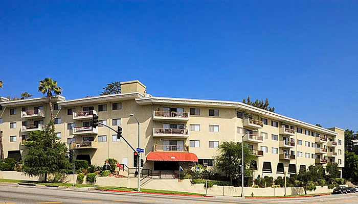 Los Feliz Summit Apartments — Photo 20