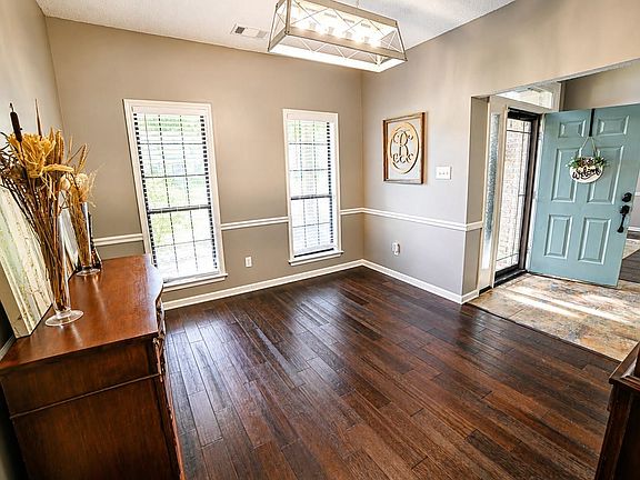 5th image of 4876 Springtree Dr