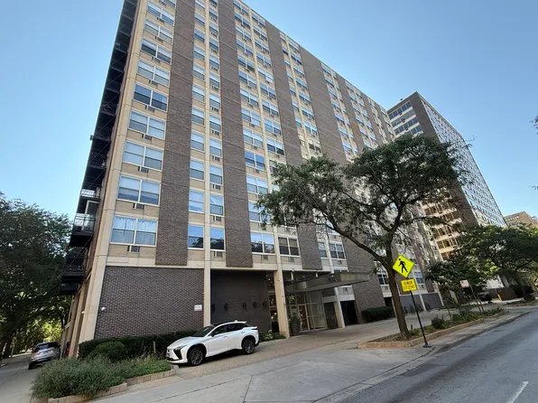 3033 N Sheridan Rd APT 403, Chicago, IL 60657