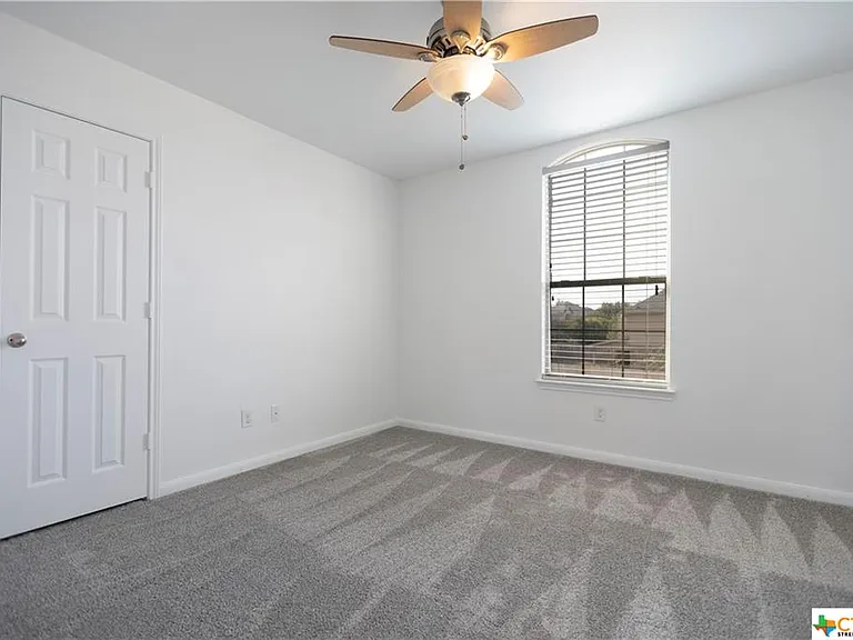 394 Pecan Mdws — Photo 23