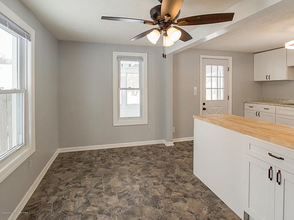 2nd image of 300 W Hodge Ave
