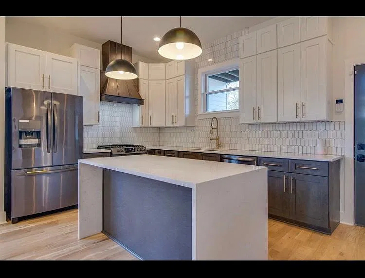 3 bed, 2.5 bath, 1733 sqft, $2,400 — Photo 3