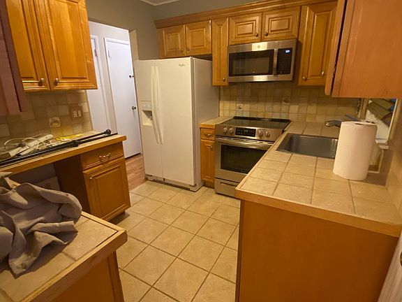 4th image of 2374 Columbus Ave