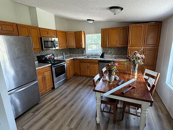 5th image of 8809 S Meadow Ln