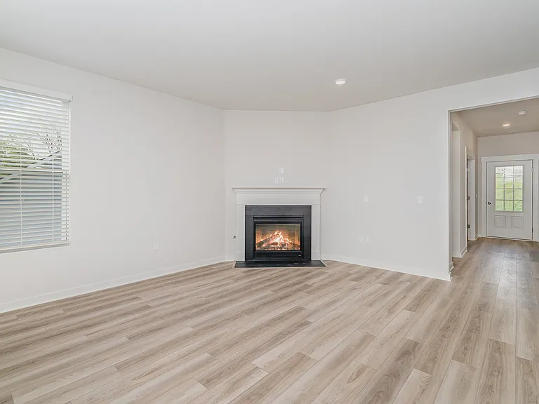 585 Lyness Dr — Photo 13