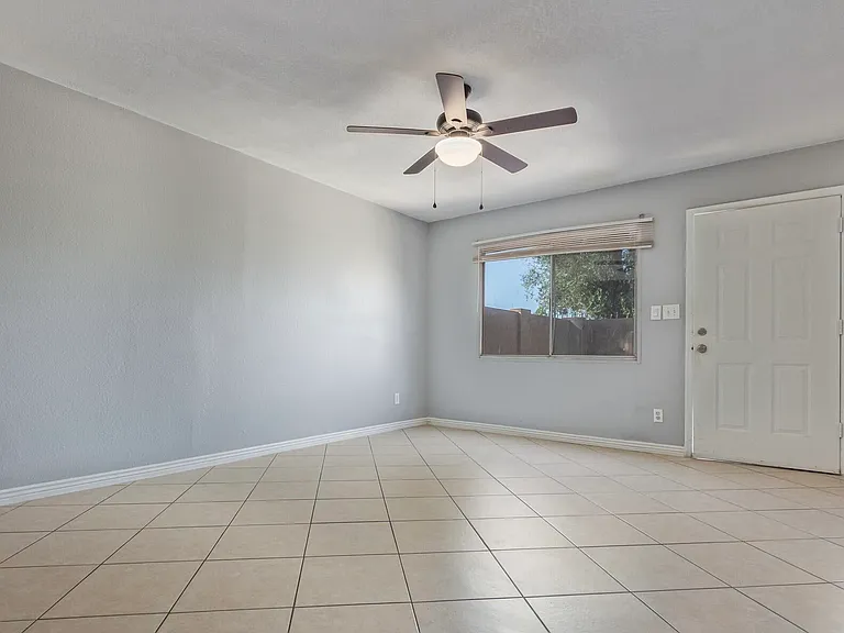 5332 W Lynwood St — Photo 5