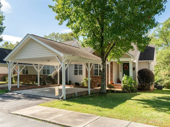 59 N Creekside Ct, Hendersonville, NC 28791