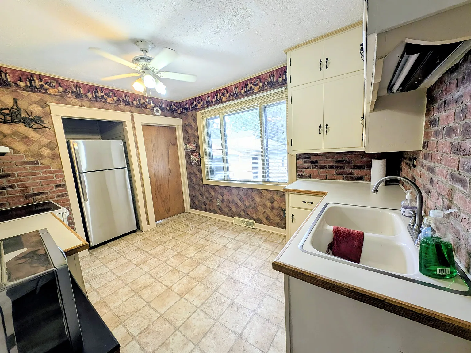 2 bed, 884 sqft, $1,000 — Photo 3