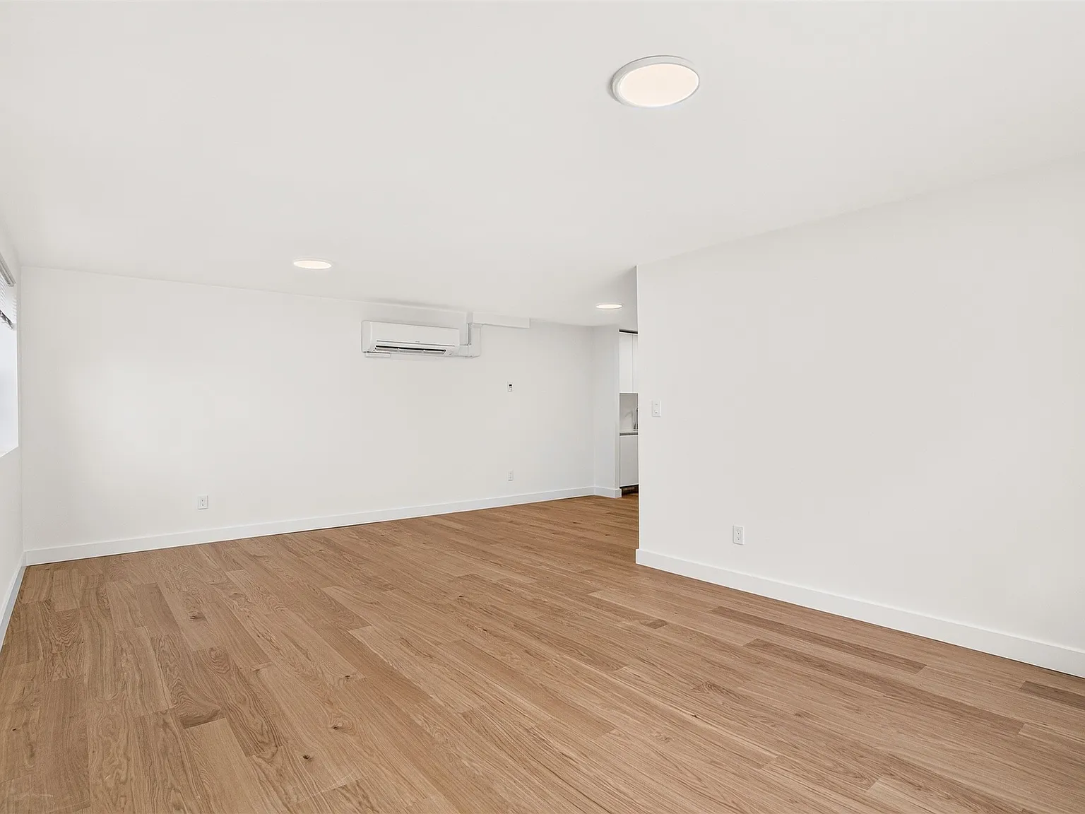 2 bed, 850 sqft, $2,500 — Photo 3