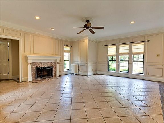 5th image of 130 Forest Oak Ct
