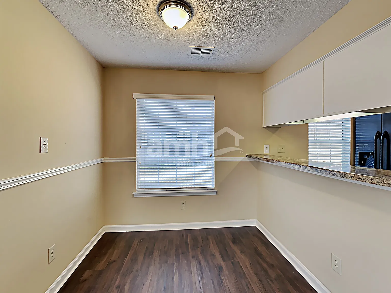 3 bed, 2.0 bath, 1073 sqft, $1,580 — Photo 4