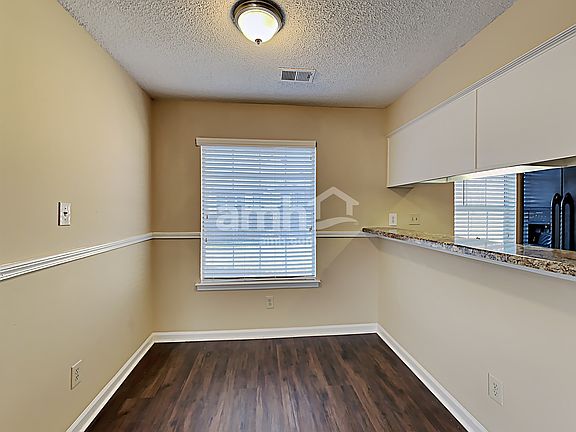 4th image of 6926 Lagrange Cir N