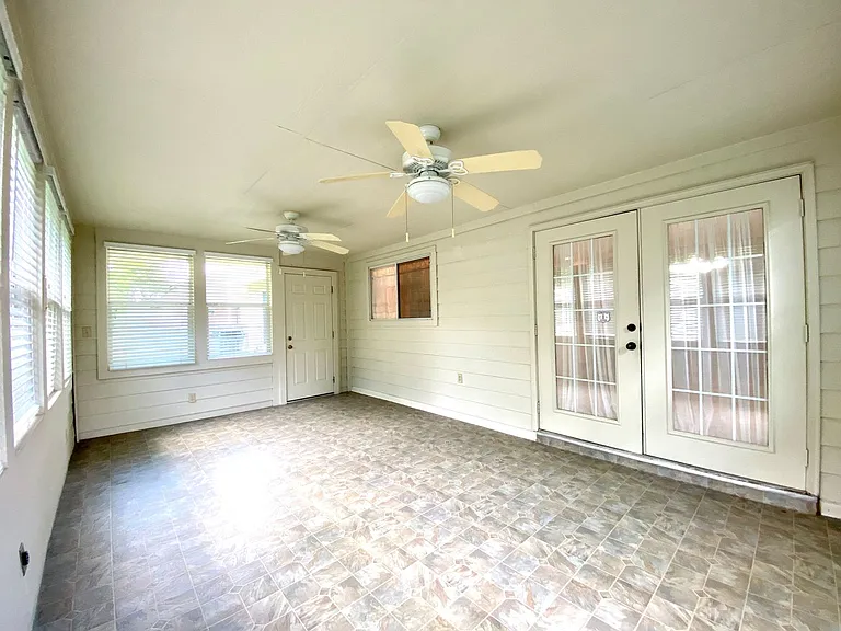10038 Silverbrook Pl — Photo 12