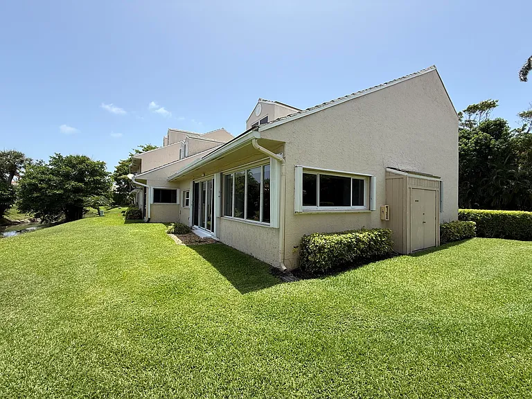 225 N Lakeshore Dr — Photo 56