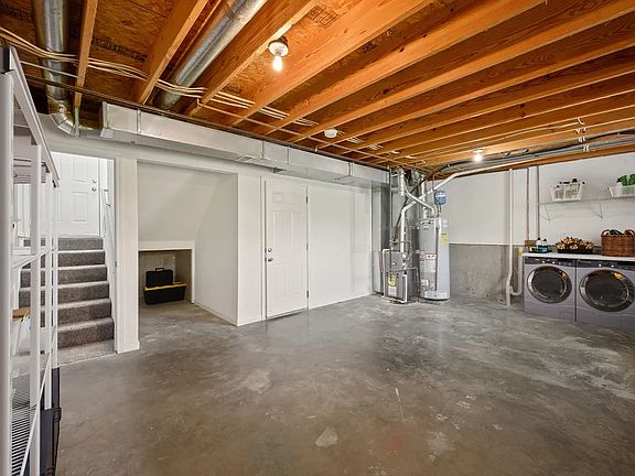 3rd image of 8 Deer Haven Ct