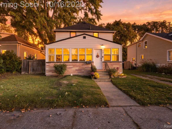 72 Clair St, Mount Clemens, MI 48043