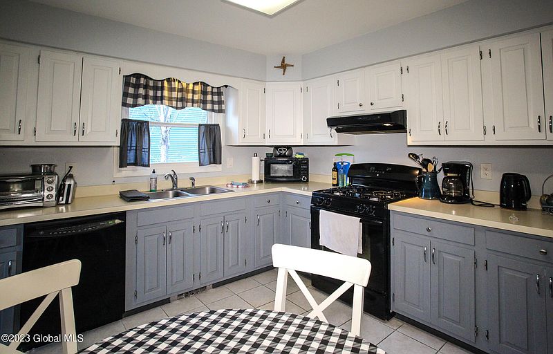 5th image of 39 Kaatskill Way