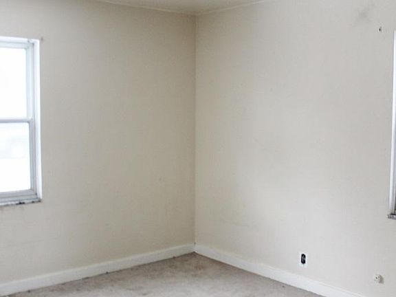 5th image of 2452 Glenside Blvd