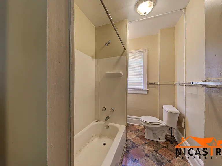 1638 Indianola Ave — Photo 40