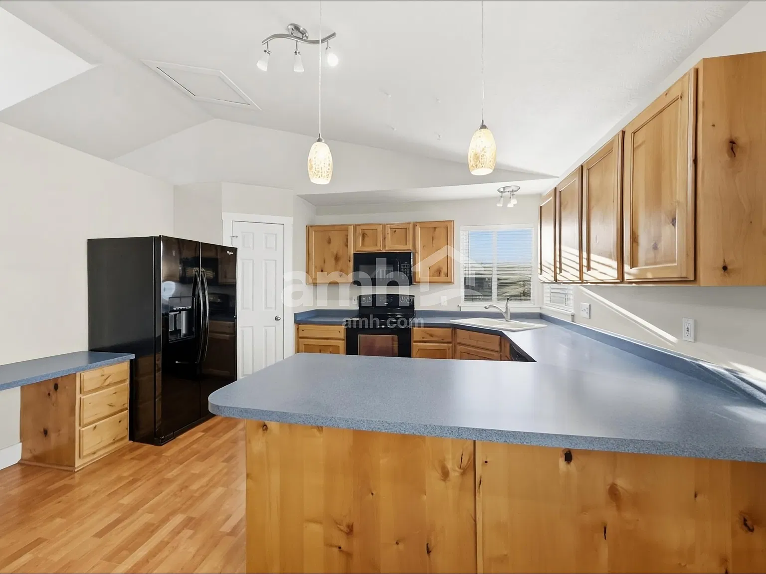 4 bed, 3.0 bath, 2234 sqft, $2,945 — Photo 3