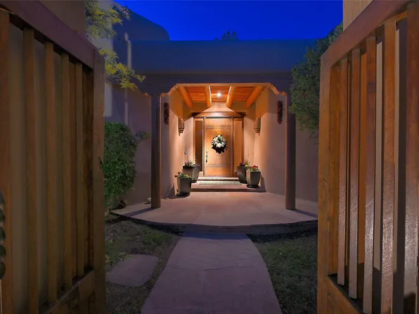 4 Crestview Cir, Santa Fe, NM 87506