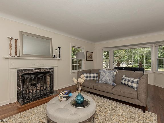 4th image of 21239 Fairmount Blvd