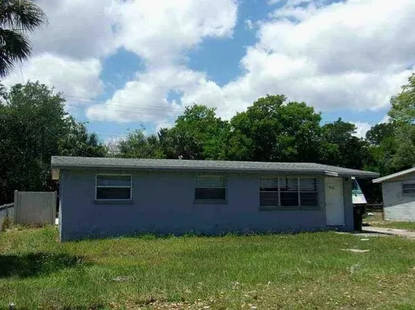916 Derbyshire Rd, Daytona Beach, FL 32117