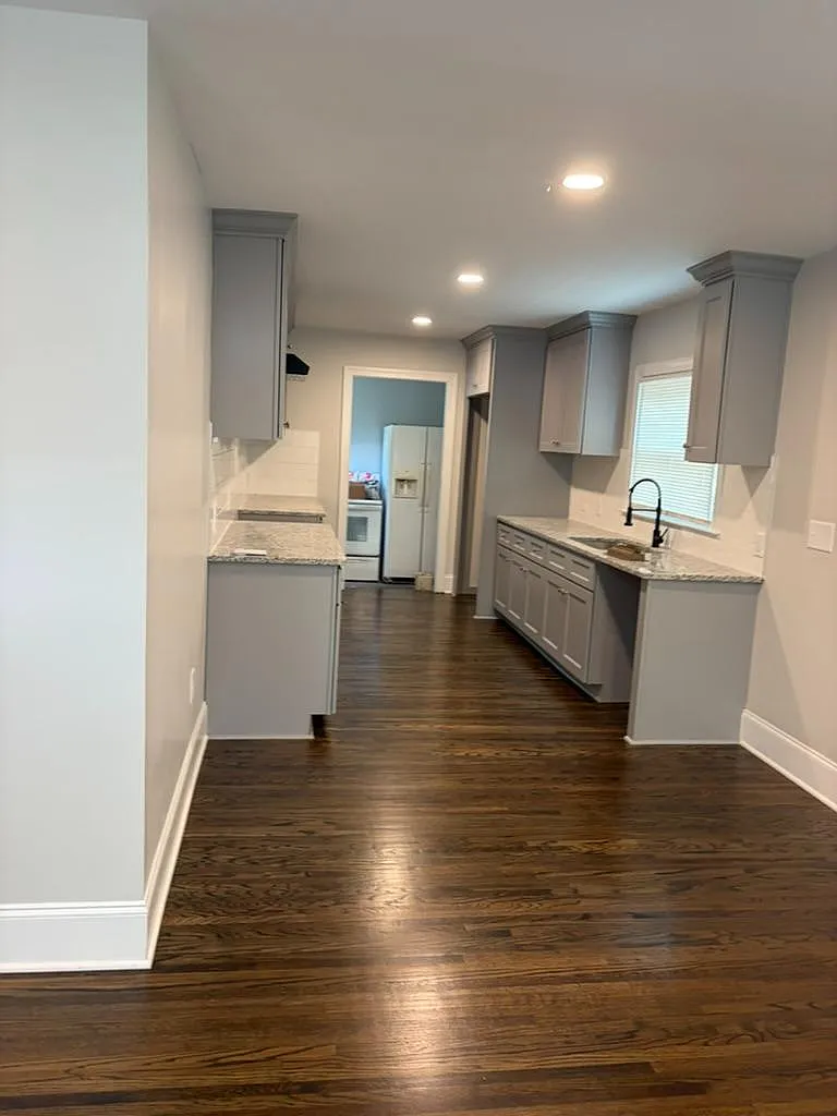 4255 The Plaza — Photo 4