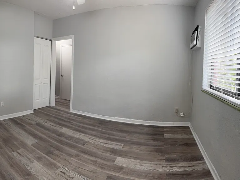 Master Bedroom w/2 Closets