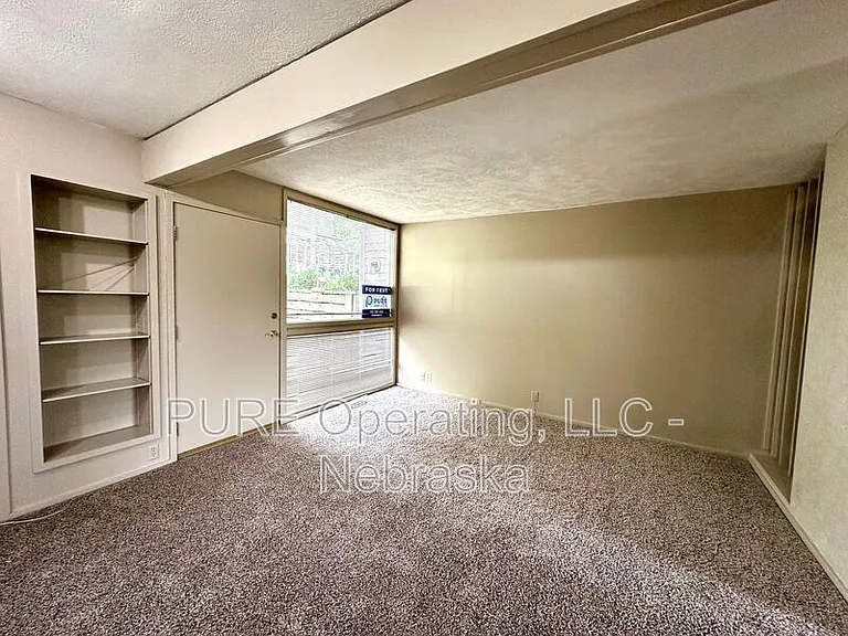1631 N 109th Plz — Photo 23