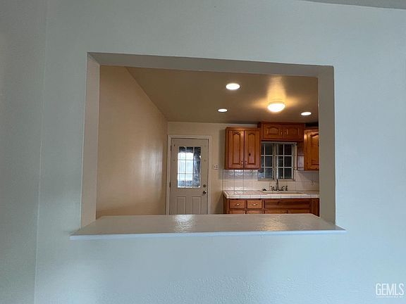 5th image of 225 Bloomquist Dr