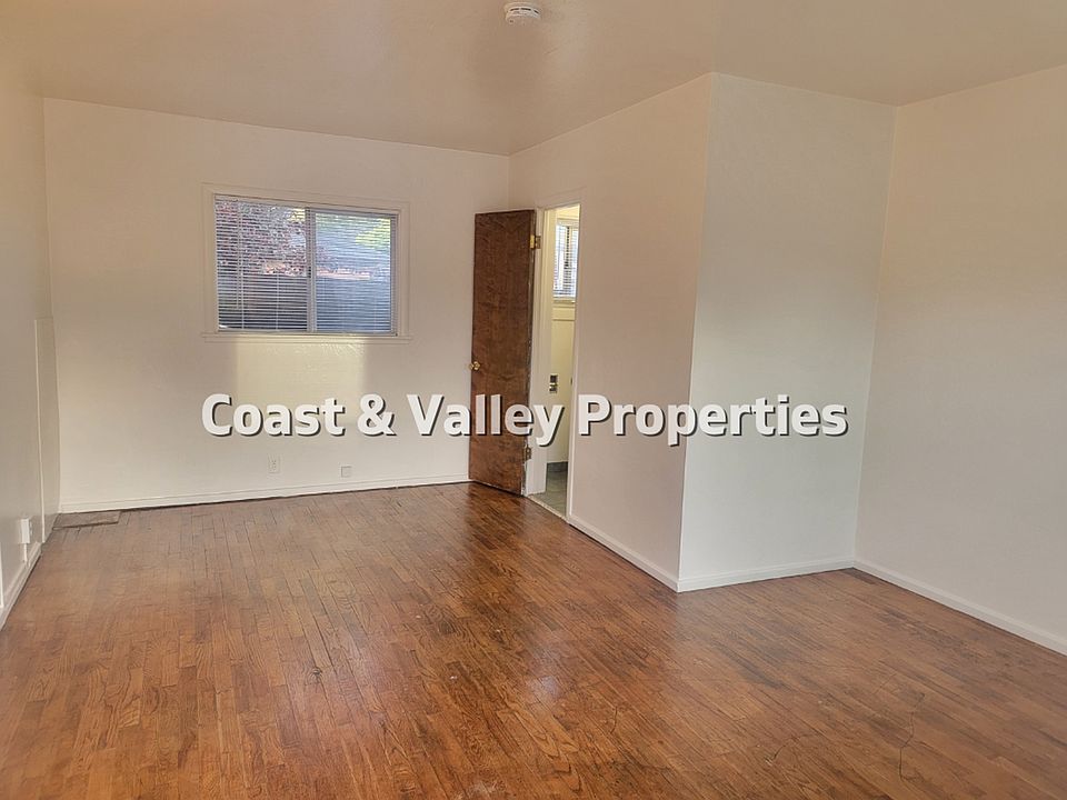 2nd image of 1017 El Camino Real N #982167C39