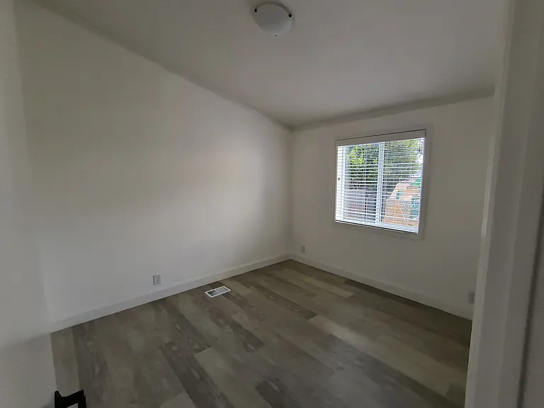 1121 Moraes Ct — Photo 2