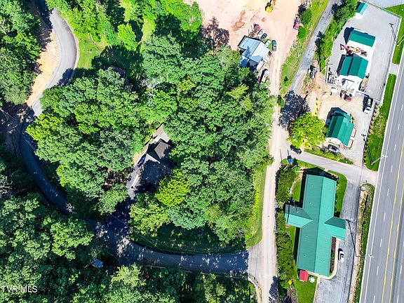 4th image of 137 Hiddenwood Dr