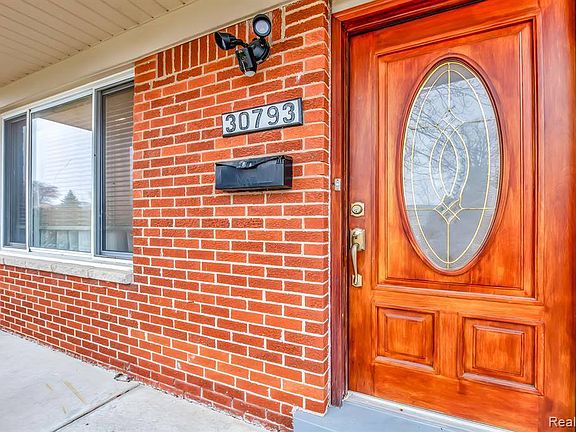 4th image of 30793 Woodmont Dr
