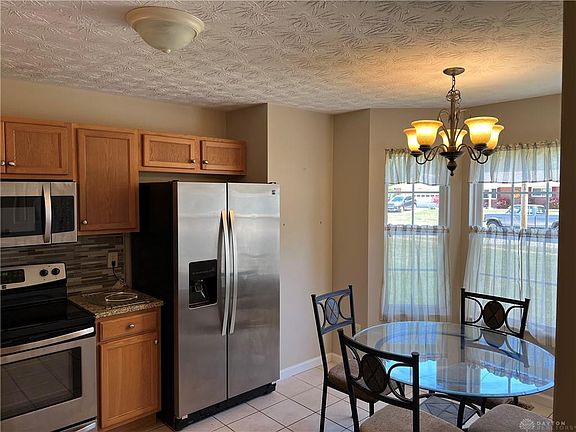 3rd image of 5753 Woodville Dr