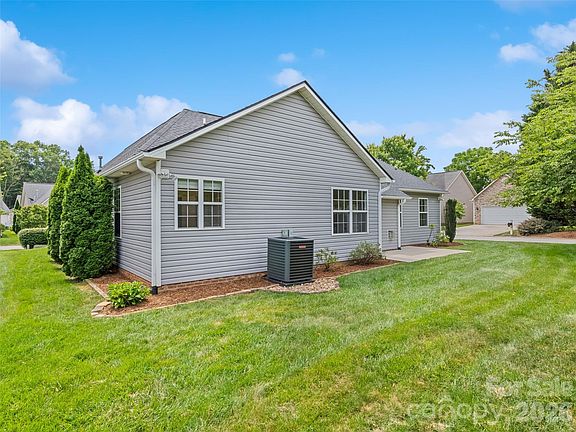5th image of 2 Thornwood Ct