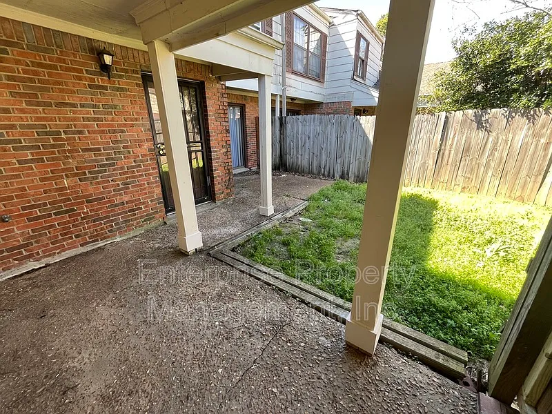 Building Photo - 3637 Haughton Ln #2
