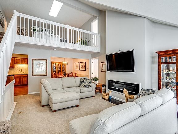 2nd image of 3984 Palace Way