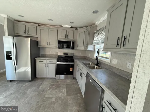 38 Lakeview Dr, Elizabethtown, PA 17022