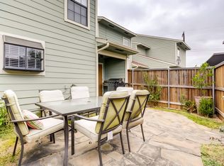751 N Van Buren Ave, Dallas, TX 75208