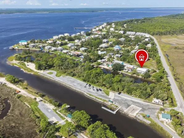 11 Sunrise Ln, Panacea, FL 32346