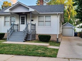 1018 Charles St, Aurora, IL 60506