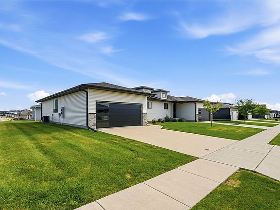 3rd image of 3009 Sherwood Dr