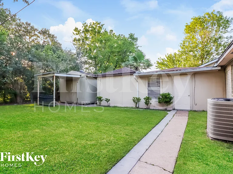 2518 S San Antonio St — Photo 14