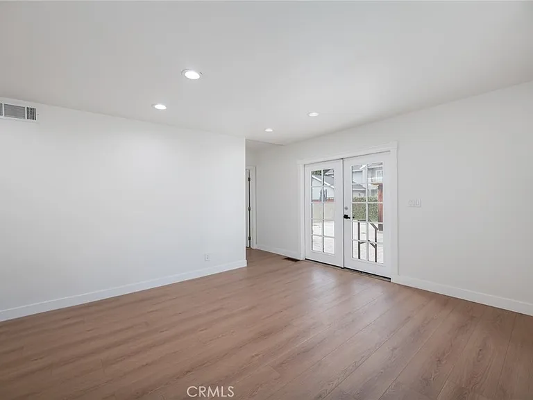 15147 Otsego St — Photo 18