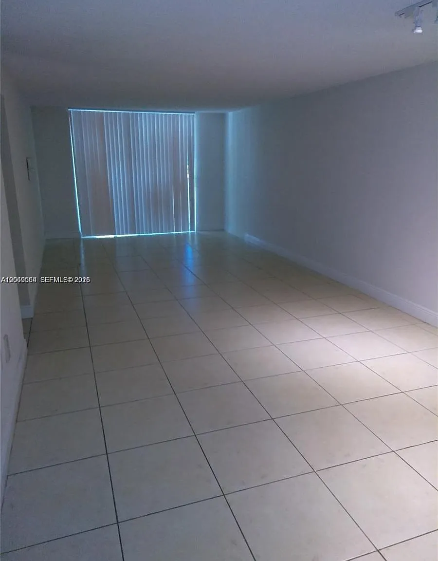 Bayview Palms Condo — Photo 2