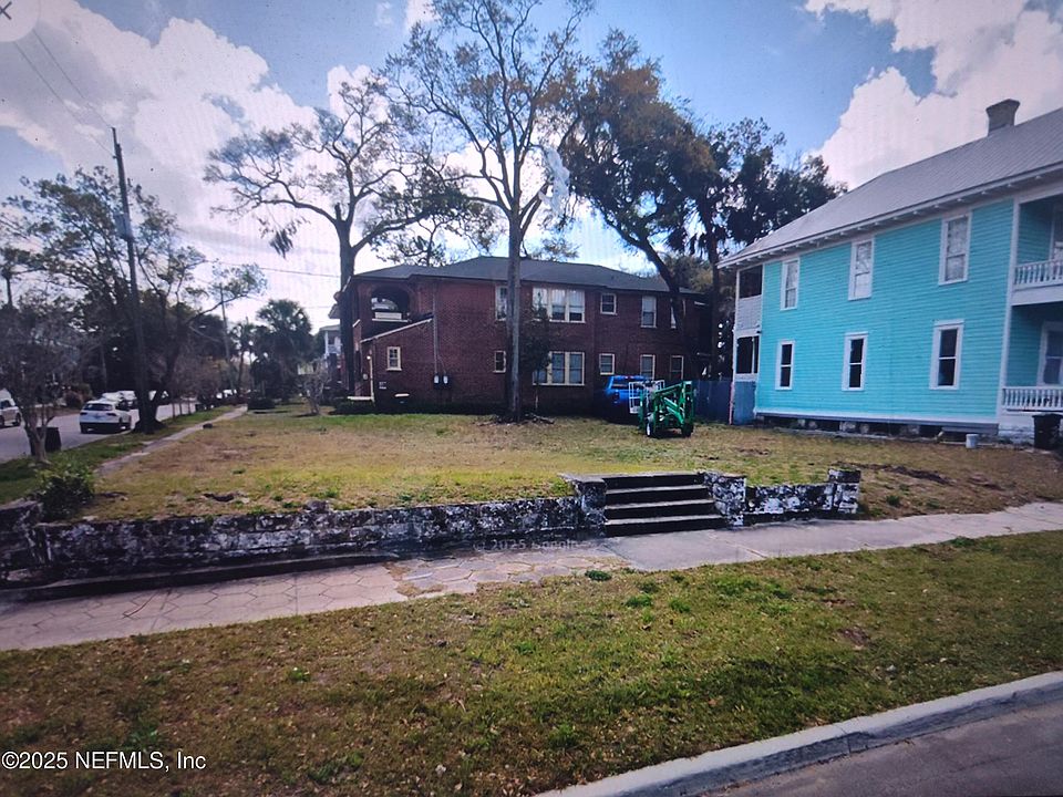 1st image of 406 W 7TH Street