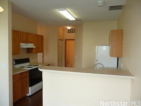 3rd image of 5105 Holly Lane N