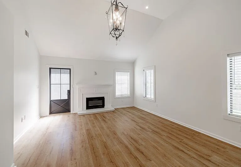 112 Lucy Ln — Photo 14